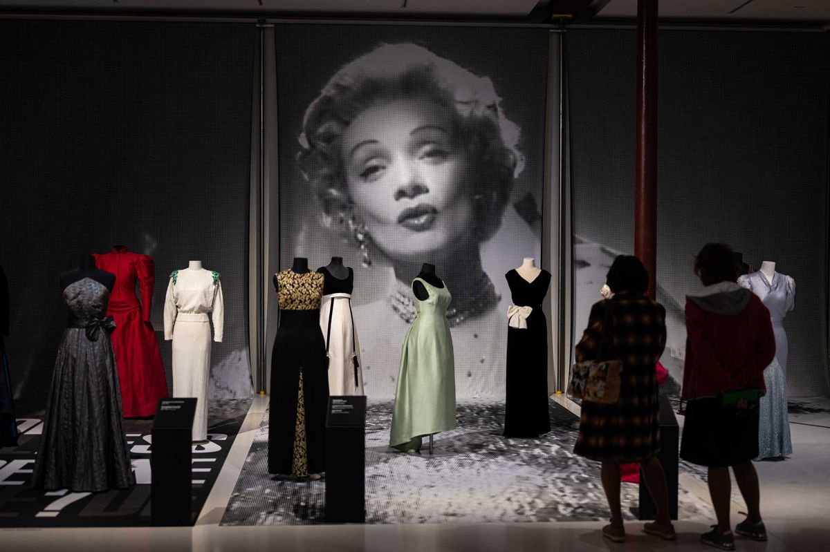 17.10.2023 - herrliche Ausstellung &quot;Coolness&quot; im tim in Augsburg - Marlene Dietrich