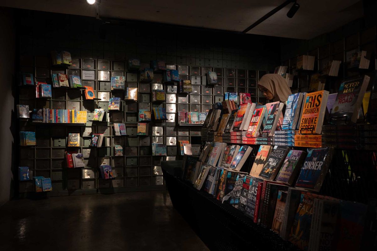 Bookstore Excess - alles zu finden im ehemaligen Sicherheitsraum einer Bank