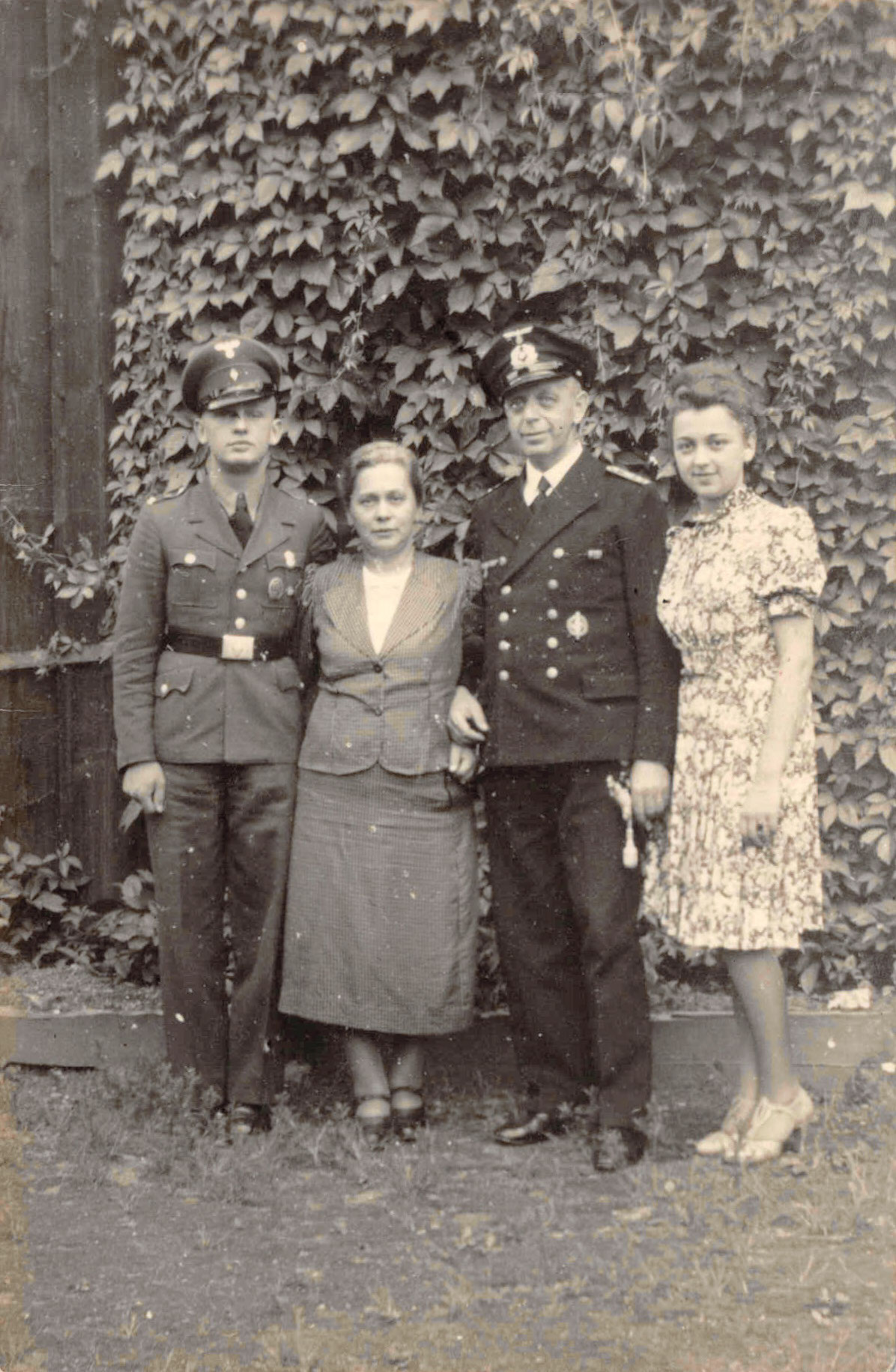 194107_Heimaturlaub - Opa, Oma, Charlotte und Karl