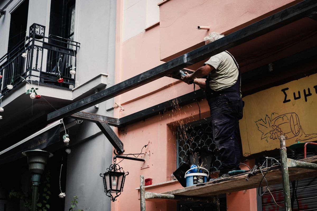 Handwerker im Viertel Psiri; Schutzma&szlig;nahmen werden &uuml;berbewertet