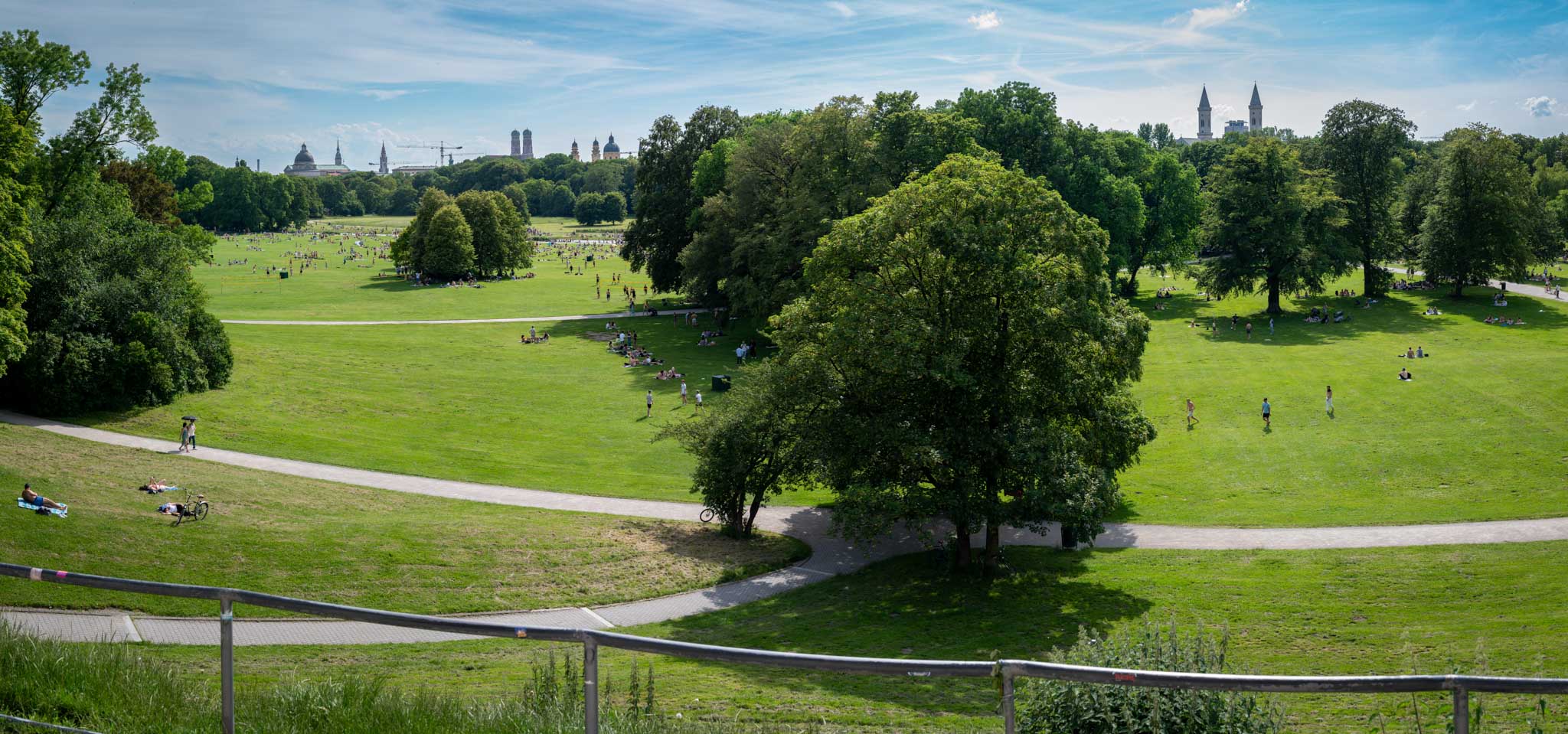 18.6.2024 - nach dem Spaziergang mit Martin durch den Englischen Garten wieder heim