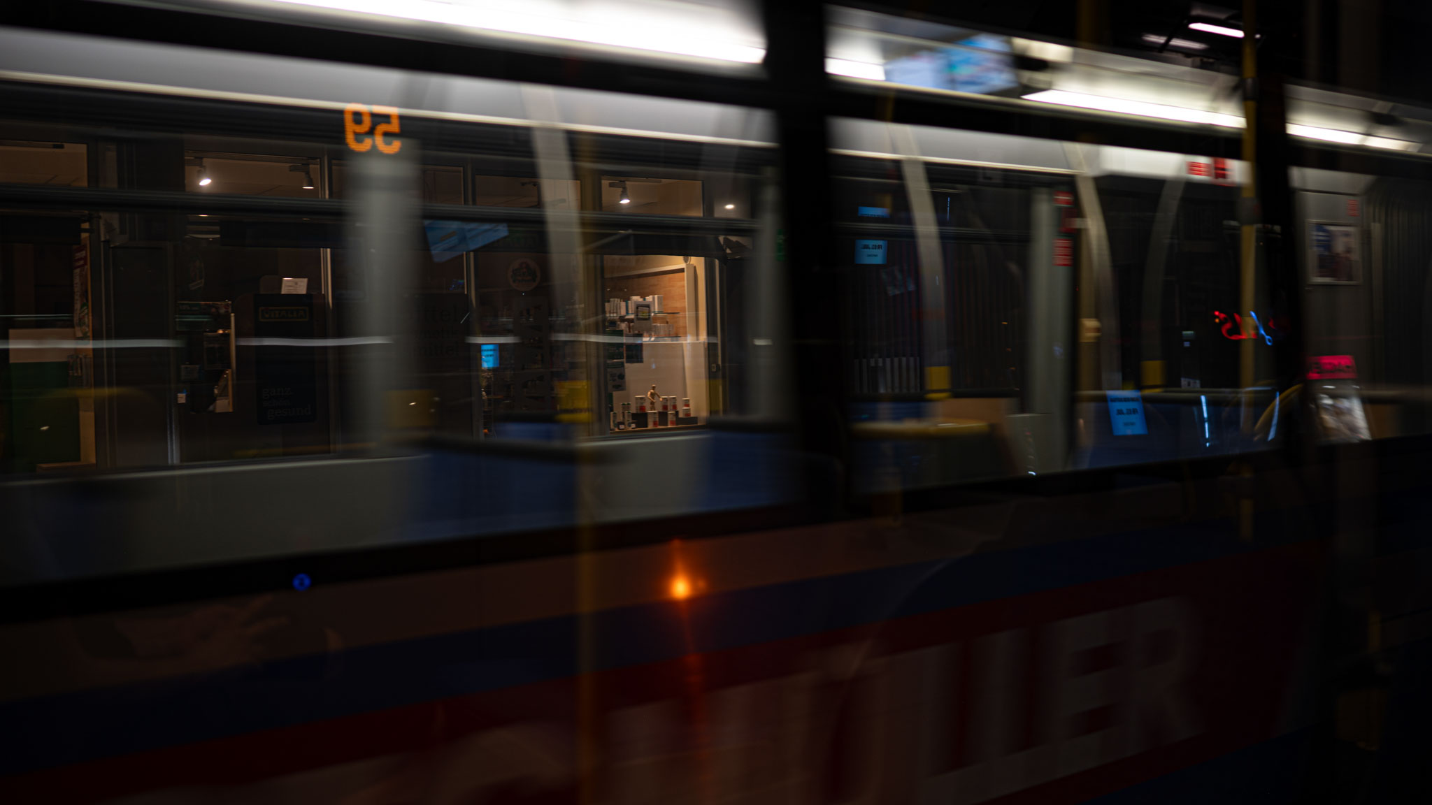 30.6.2026 - mit der Tram nach dem Salve-Besuch mit Astrid und Jens nach Hause